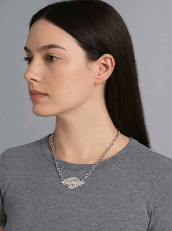 the showman necklace