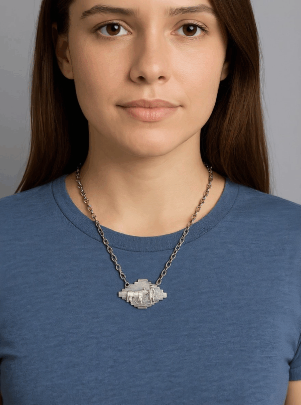 the showman necklace